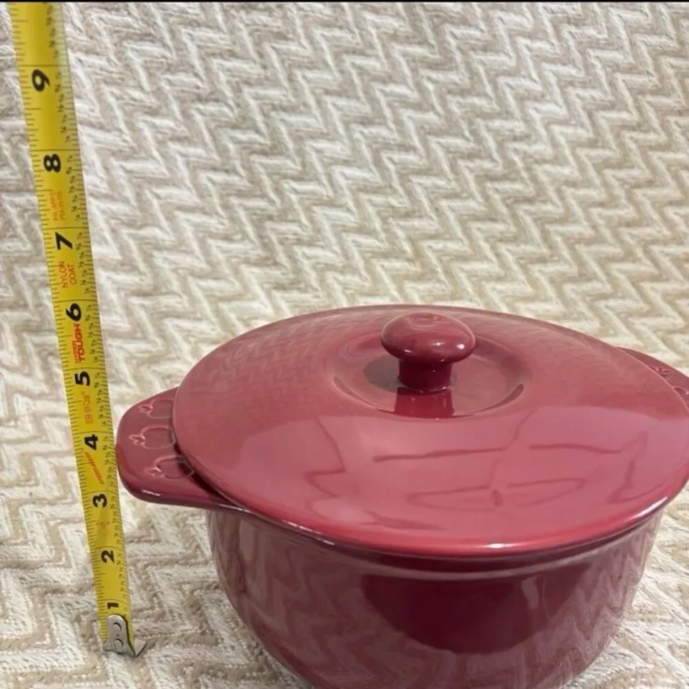Chantal 1.75 Quart Red Apple Casserole Dish With Lid